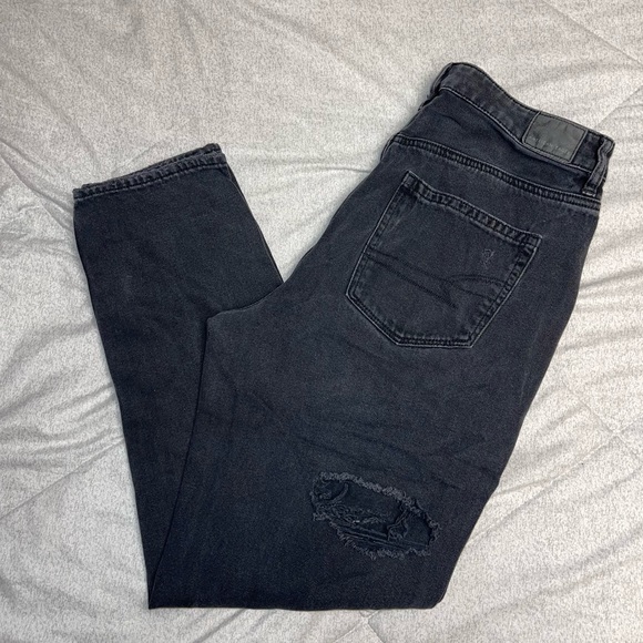 American Eagle Outfitters Denim - American Eagle Distressed Denim Mom Jeans Size 6